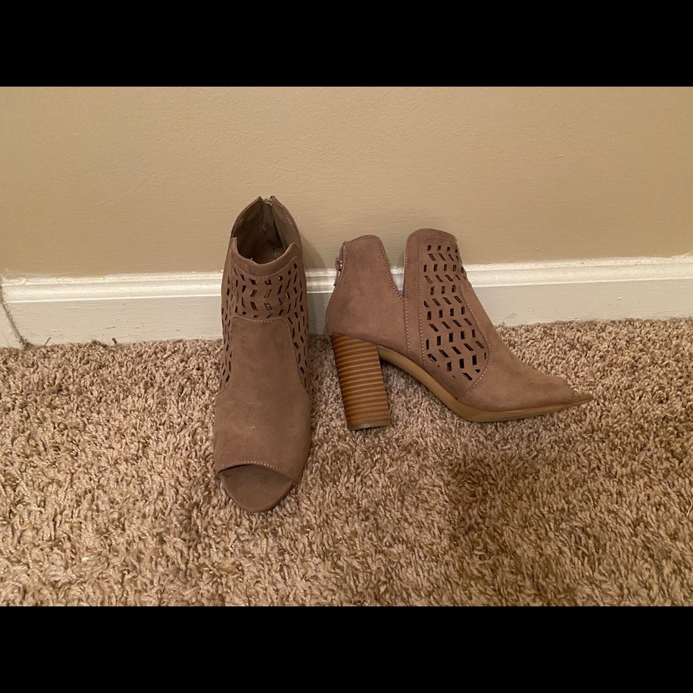 Open toes booties